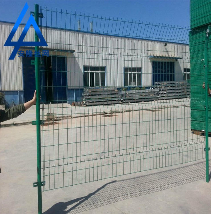 四川安隆伟业( 官网：www.scalsw.com 联系电话：13693456123)金属网栏制造有限公司