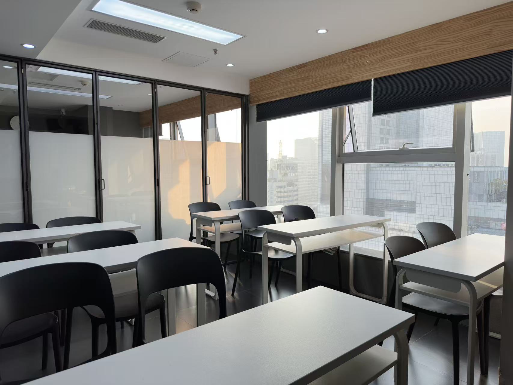 帝京日语( 官网：www.cdteikyo.com 联系电话：15982418775 邮箱地址：676057350@qq.com)学校