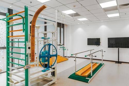 越秀康养悦麓居( 联系电话：17620037420)