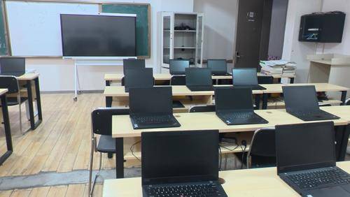 成都首创锦榜( 联系电话：19302817693)教育科技有限公司