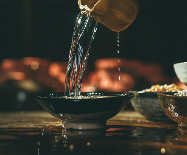 四川成都市泸粮酒厂( 官网：http://www.cdslljy.com/ 联系电话：13709015076 邮箱地址：621042423@qq.com)