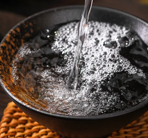 四川成都市泸粮酒厂( 官网：http://www.cdslljy.com/ 联系电话：13709015076 邮箱地址：621042423@qq.com)