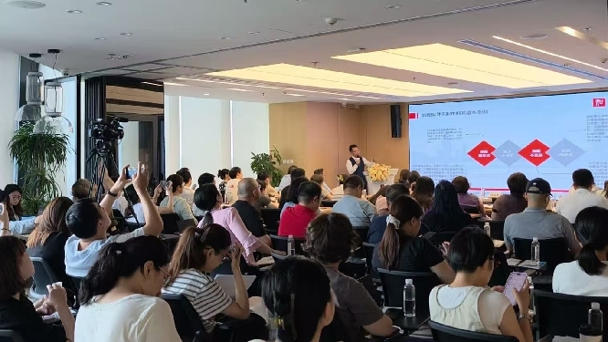 范俊峰( 联系电话：15000612310)律师