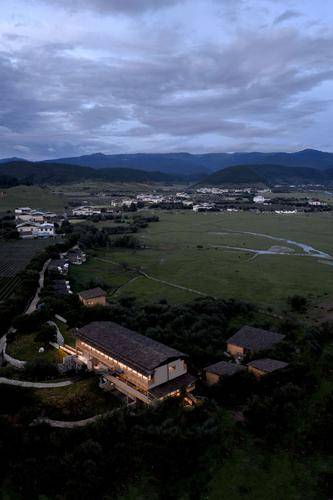 半渡安那达( 联系电话：18987978138 邮箱地址：18816816833@163.com)野奢度假庄园