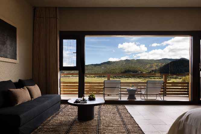 半渡安那达( 联系电话：18987978138 邮箱地址：18816816833@163.com)野奢度假庄园