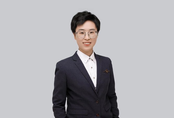 王思纯律师形象照1.jpg