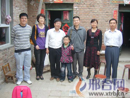 邢台网网友为南和县小龙女送义卖捐书款