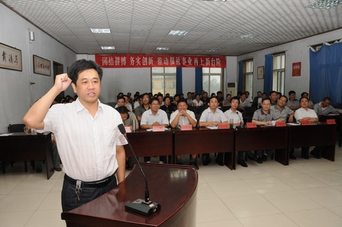 邢台日报社共产党员重温入党誓词