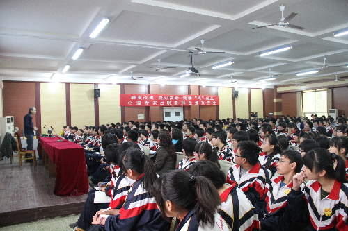 高考在即 市三中为高三学生进行备考心理辅导