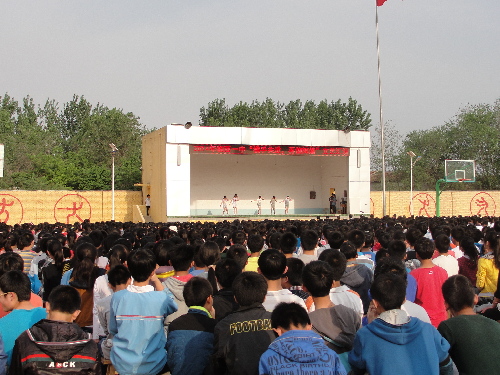 临西一中举行携手共进,再创辉煌文艺汇演-邢