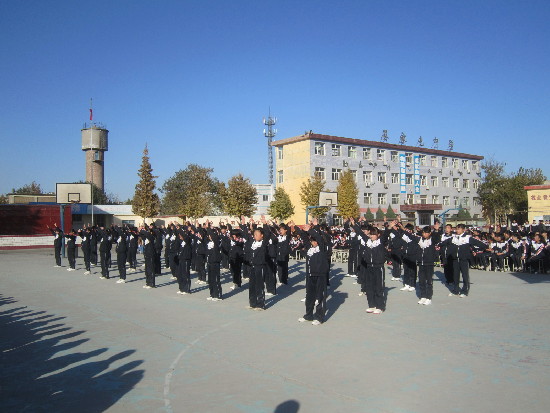 邢台县晏家屯中学举行2014年队列体操比赛