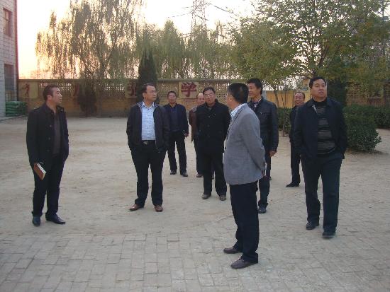 邢台南和县副县长贾志强来贾宋中学进行调研