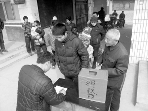 前楼下村村民捐款救助尿毒症女孩