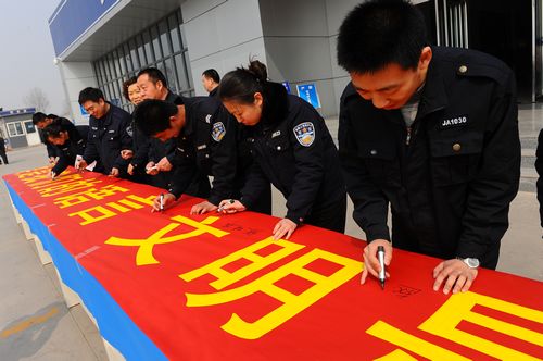 邢台驾考中心推行文明服务 打击非法中介