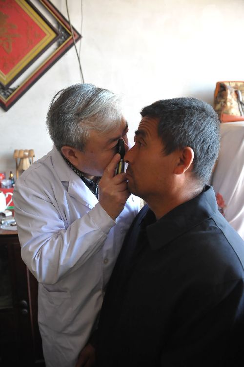 河北省眼科医院践行群众路线 远沧州为盲人四