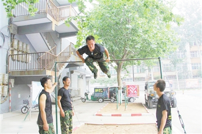 80后退伍军人把军营搬进企业 _新浪邢台