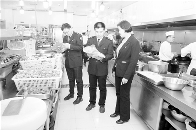 加大餐饮单位检查频次 确保群众节日期间饮食