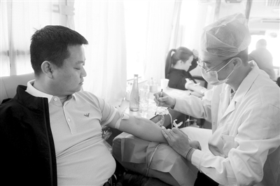 宁晋县黄儿营村献血日 近百名村民参加献血