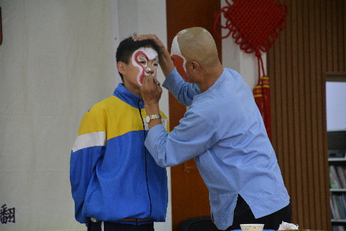 邢台十中举办戏曲进校园活动