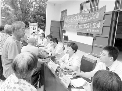 邢台日报社驻巨鹿县东张王疃村工作队邀请省市