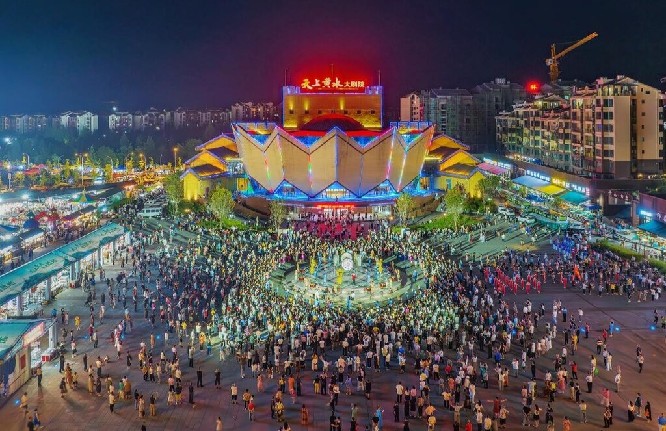 万人摆手舞。石柱文化旅游委供图 第1眼TV-华龙网 发