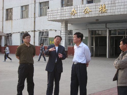 网友反映居民没水 桥西区委书记现场办公